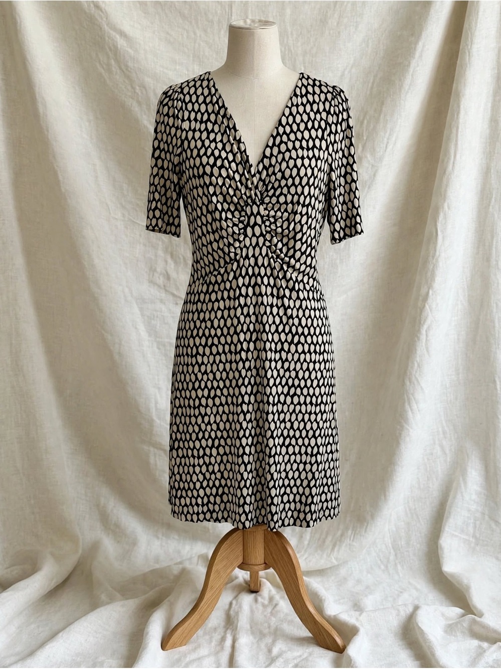 Banana Republic Black Cream Leaf Print Silk Cotton blend Ruched Dress L